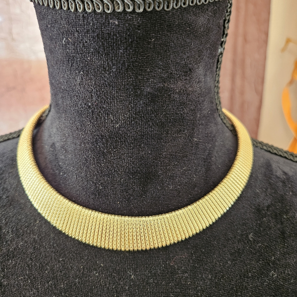 Elegant Gold Choker Necklace